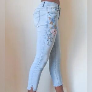 Kensie MidRise Crop Denim Jeans With Embroidered Flower Size 8/29 NWT